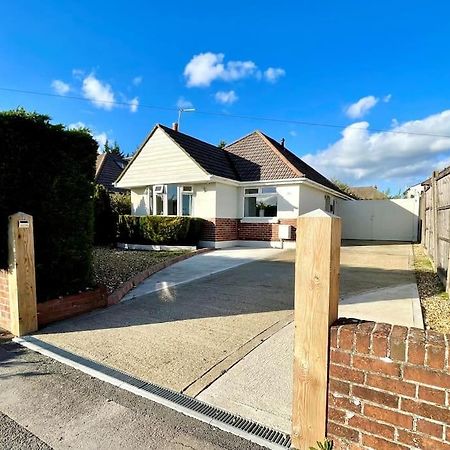 Modern, Central Bungalow With Large Garden Bournemouth Exterior foto