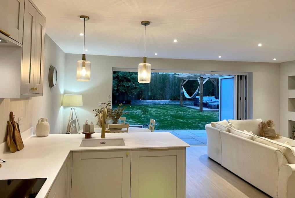 Modern, Central Bungalow With Large Garden Bournemouth Exterior foto
